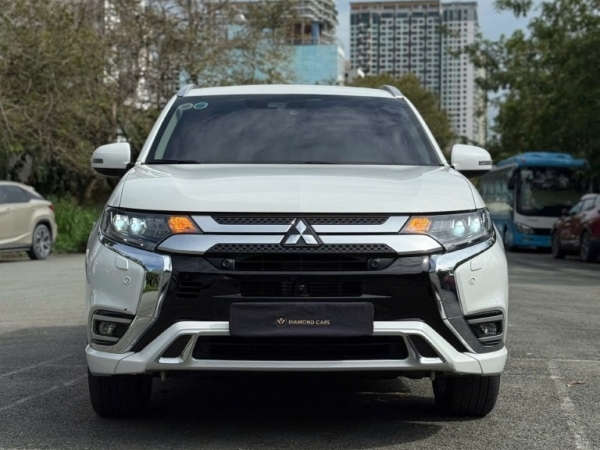 Mitsubishi Outlander 2.0 Premium 2023 Màu Trắng Siêu Lướt