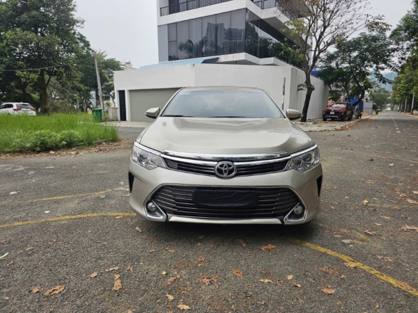 Toyota Camry 2.0E 2015 Màu vàng cát đẹp chuẩn | Mới về