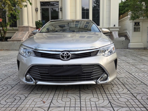 Toyota Camry 2.0E 2015 Màu vàng cát đẹp chuẩn | Mới về
