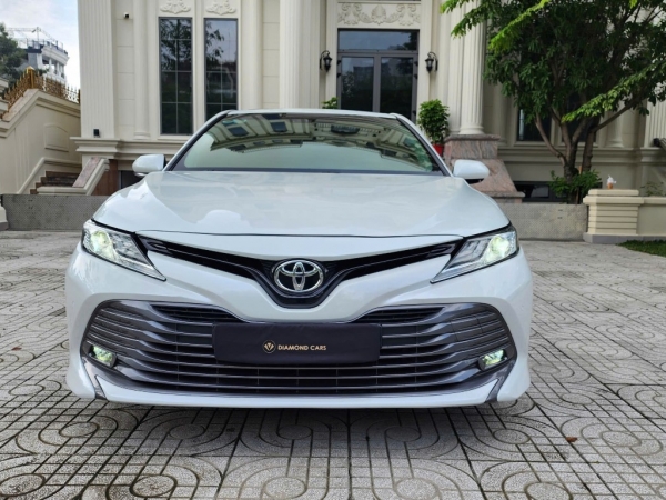 Toyota Camry 2.5 Q 2019 Số tự động | Màu trắng siêu đẹp