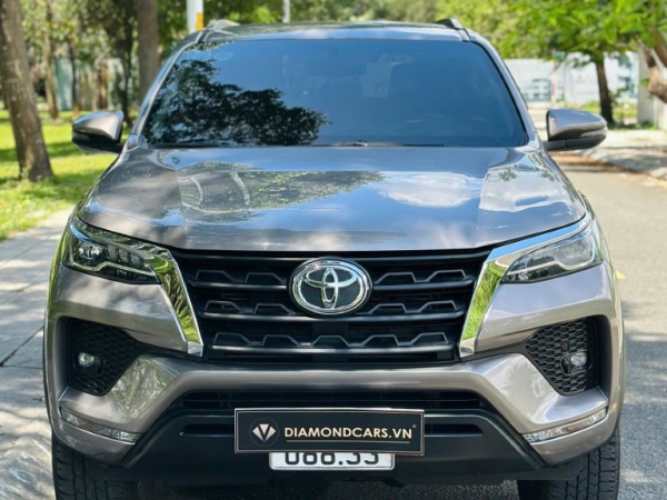 Toyota Fortuner 2.4 AT 2023 máy dầu số tự động Màu Đồng