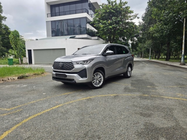 Toyota Innova Cross V 2024 