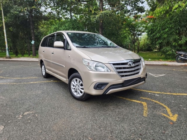 Toyota Innova E 2014
