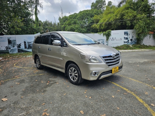 Toyota Innova MT 2015 Màu Đồng Giá Siêu Rẻ